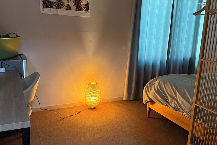 Room 12 of 42