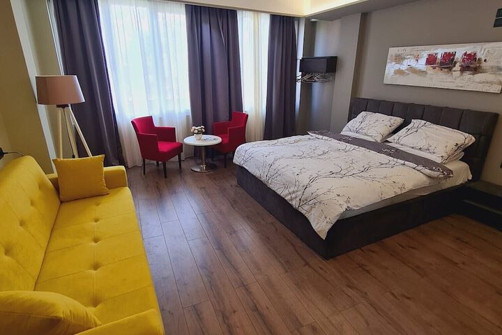 Room 5 of 11