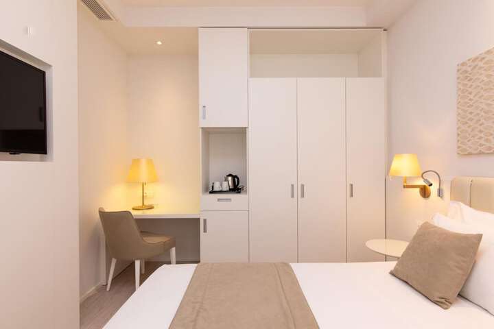 Room 7 of 48