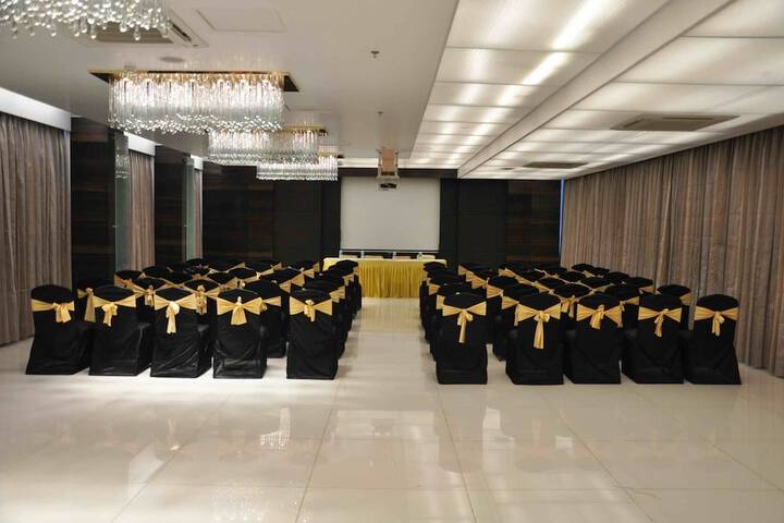 Ballroom/Hall 90 of 113