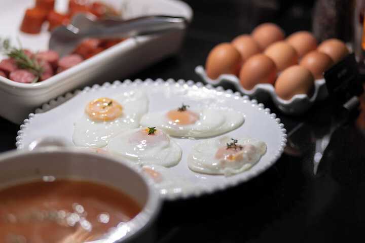 Dining 40 of 62