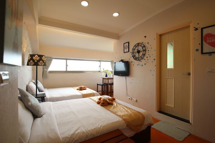 Room 5 of 33