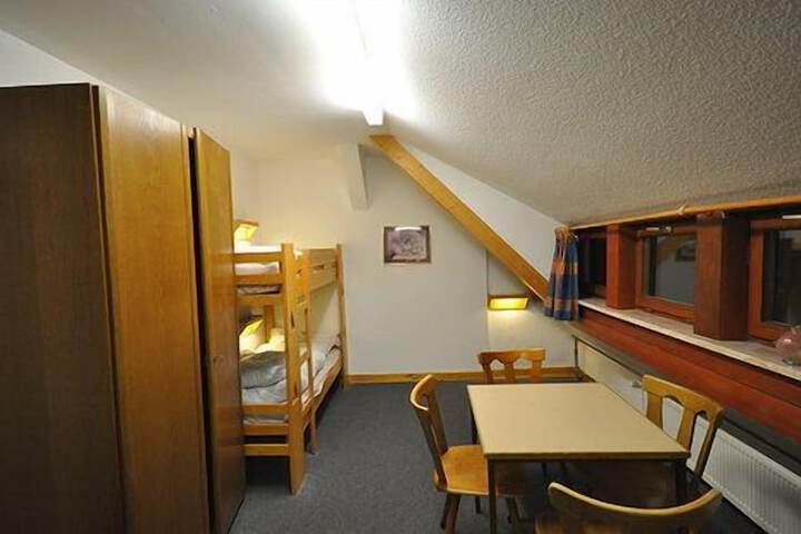 Room 5 of 31