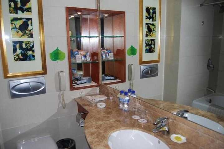 Room 16 of 26