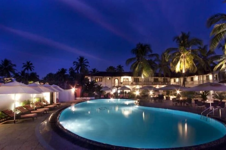 Hotel Pool