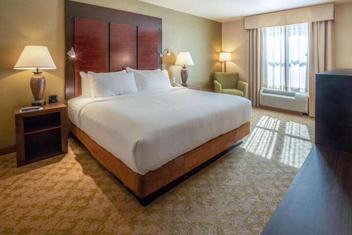1 King Bed (14 of 19)