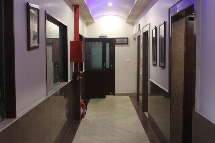 Ballroom/Hall 15 of 17