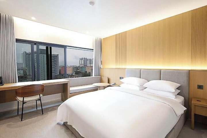 Room 35 of 87