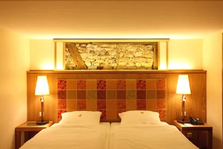 Room 6 of 17