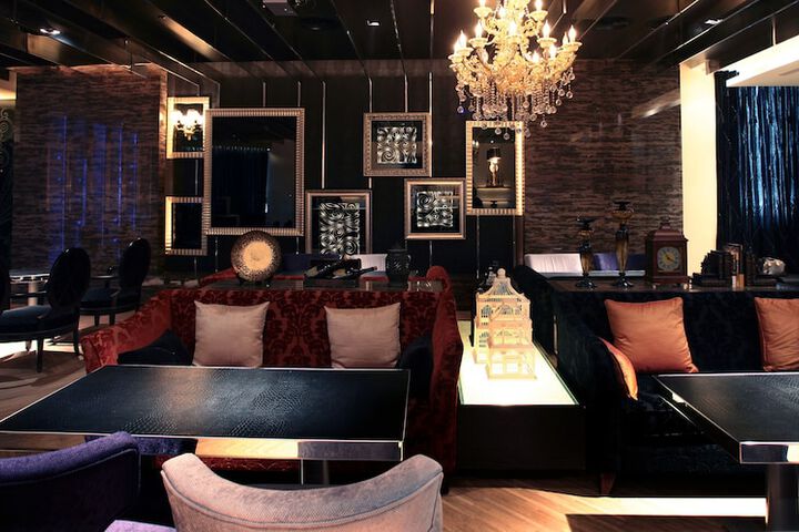 Lounge 42 of 54