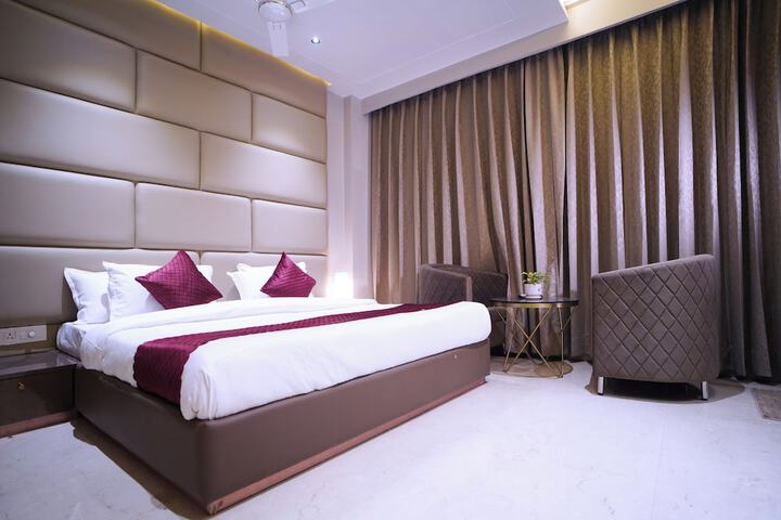 Room 11 of 30