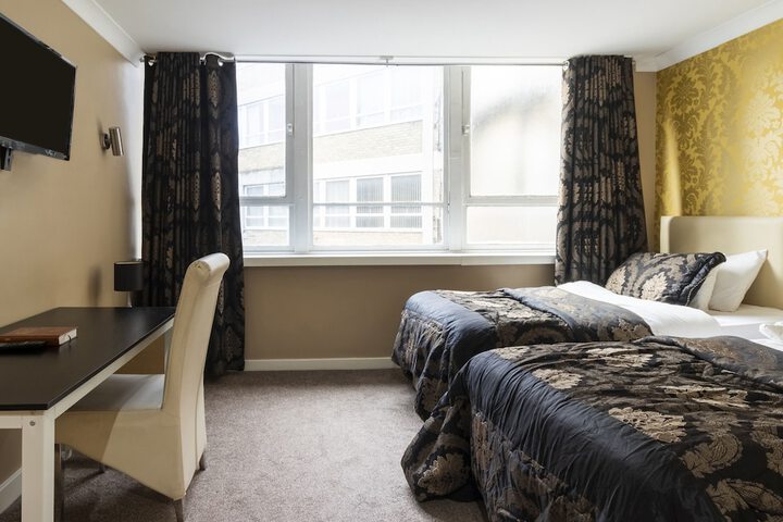 Room 16 of 36