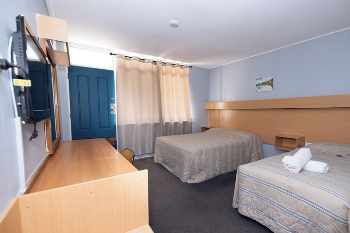 Room 4 of 16