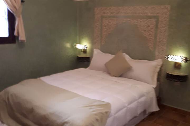 Room 17 of 37