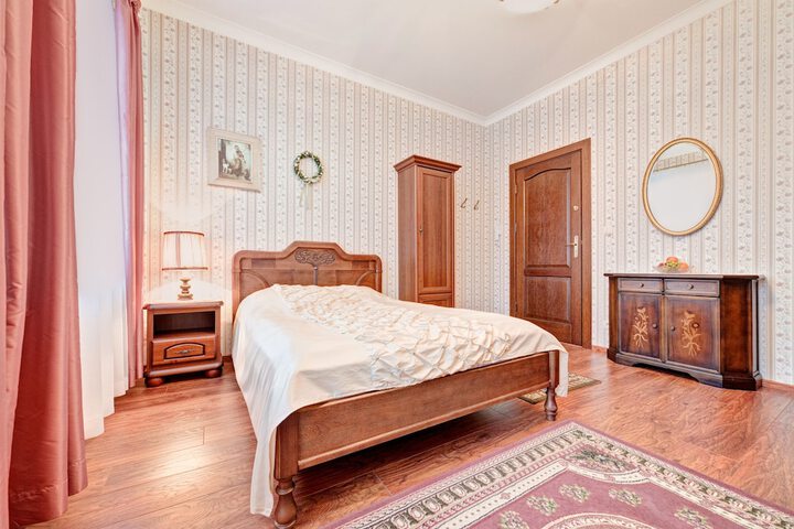 Room 7 of 43