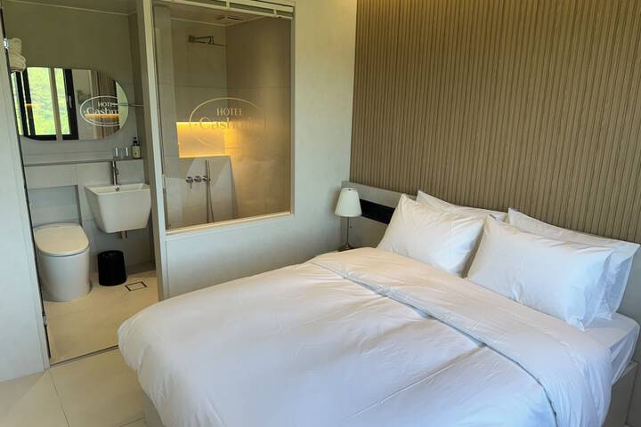Room 3 of 5