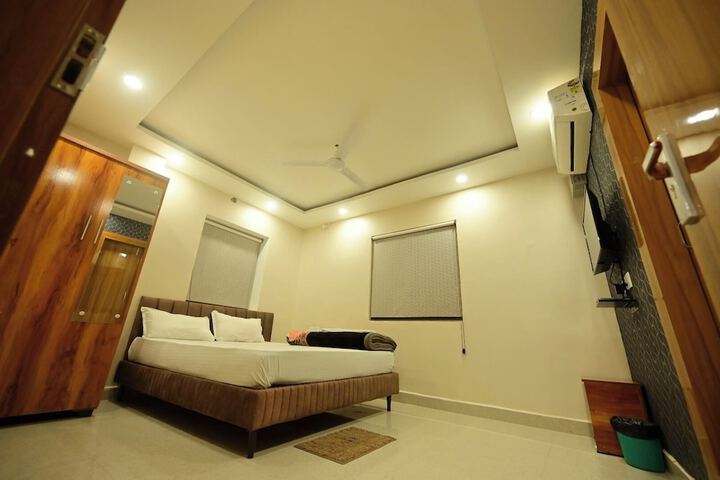 Room 28 of 90