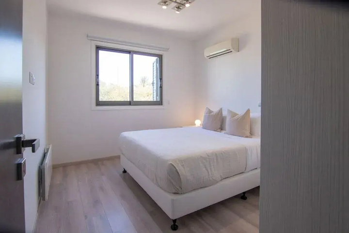 Room 6 of 15
