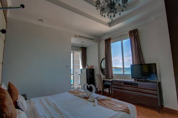 Room 7 of 30