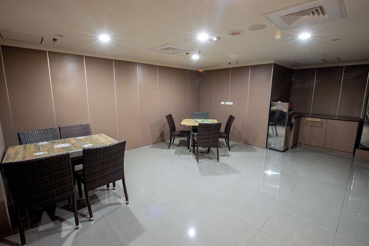 Room 43 of 120