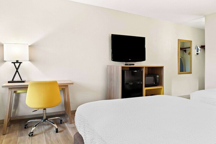 2 Double Beds (5 of 5)