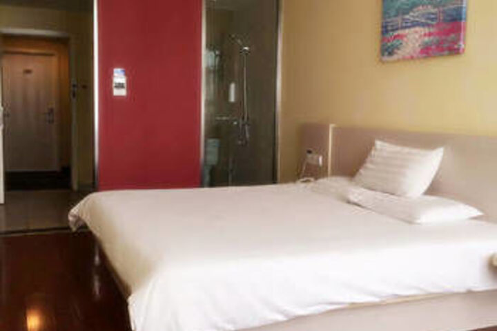 Room 35 of 61
