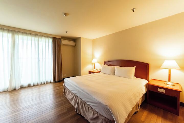 Room 106 of 203