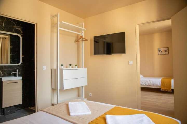 Room 5 of 12