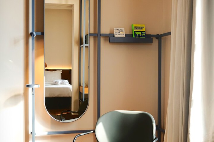 Room 13 of 85