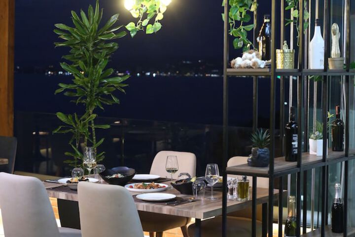 Dining 157 of 218