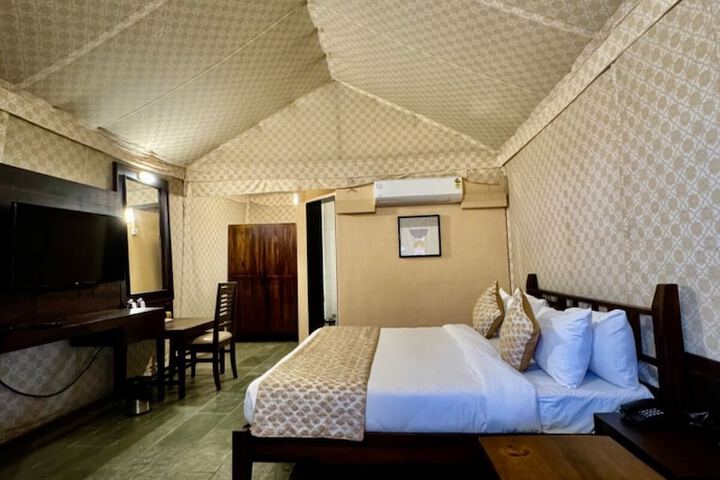 Room 8 of 18