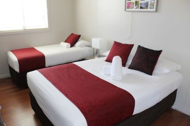 Room 5 of 100