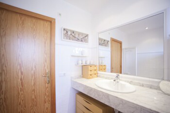 Room 3 of 37