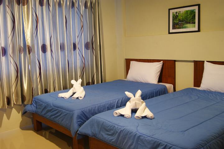 Room 4 of 33