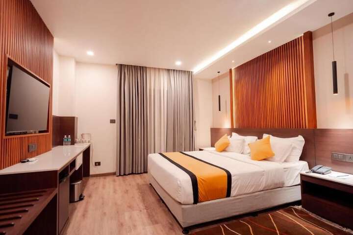 Room 12 of 25