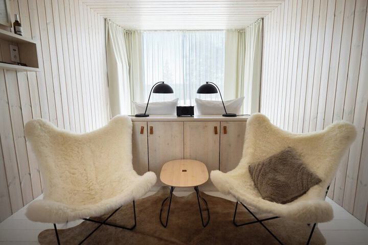 Room 4 of 113