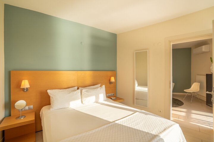 Room 4 of 70