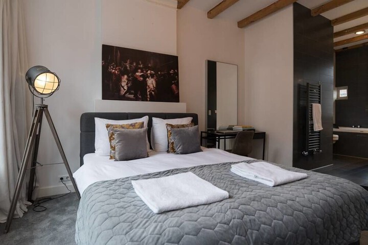 Room 4 of 35
