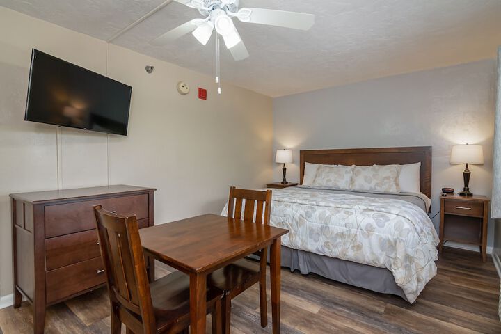Standard | King Bed (12 of 16)
