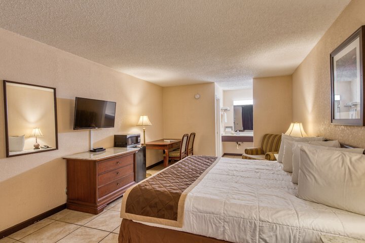 Room 12 of 37