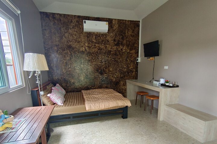 Room 5 of 11