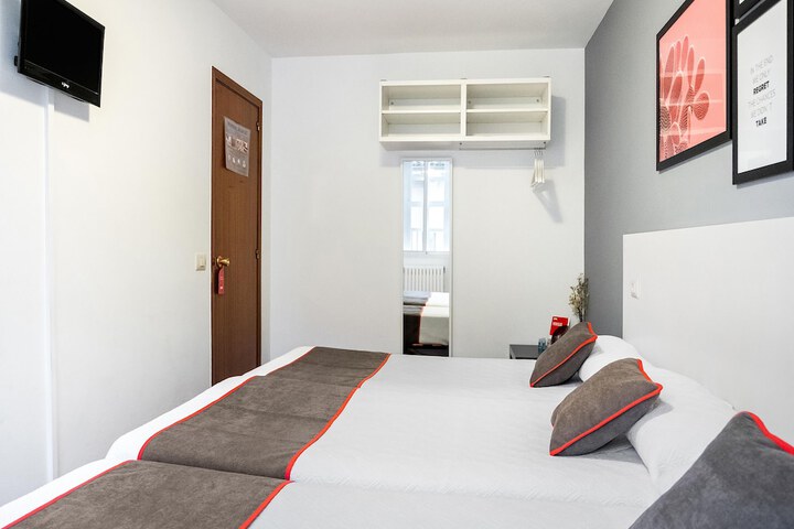 Room 26 of 33