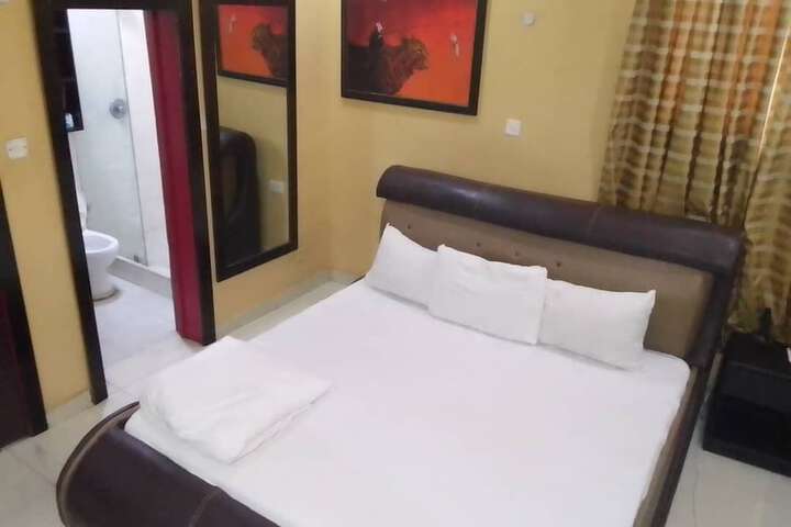 Room 5 of 31