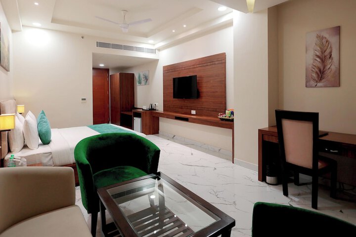 Room 11 of 42