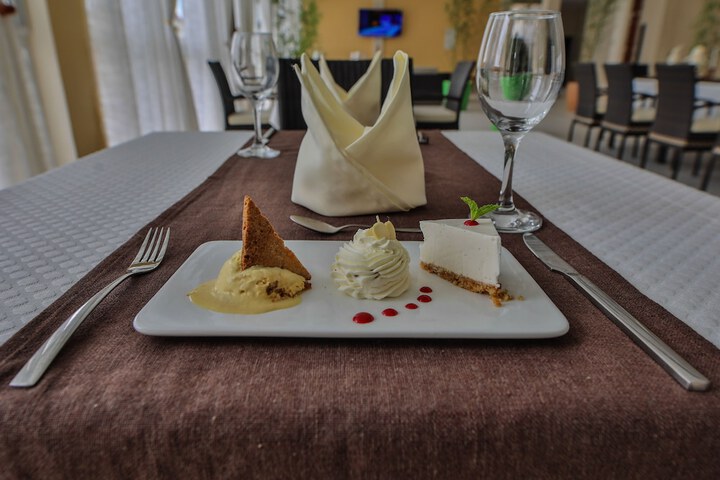 Dining 22 of 41