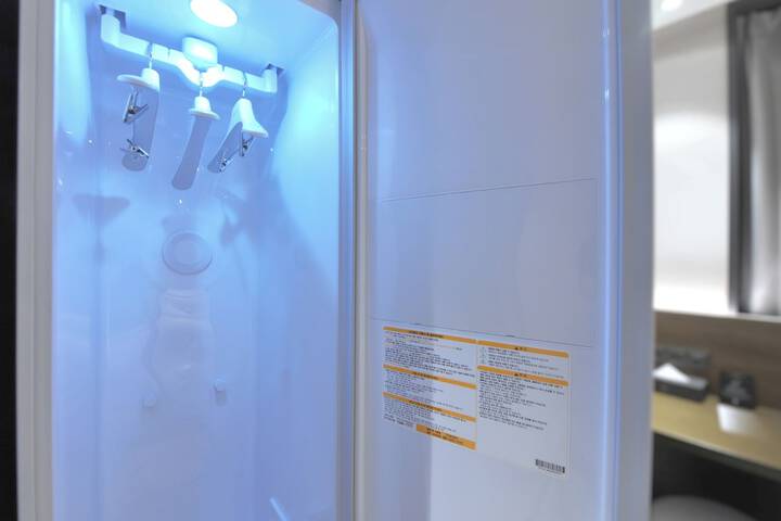 Room 9 of 64