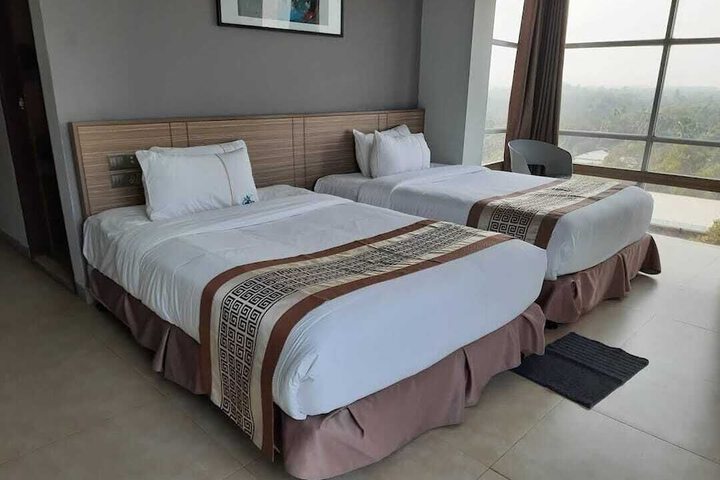 Room 6 of 10