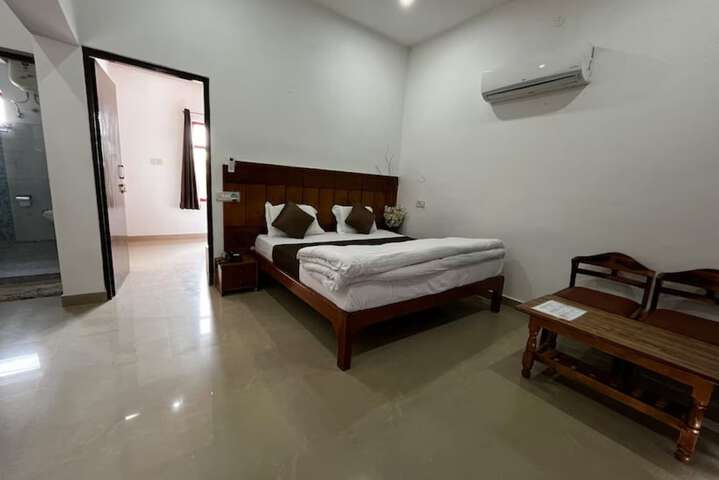 Room 7 of 17