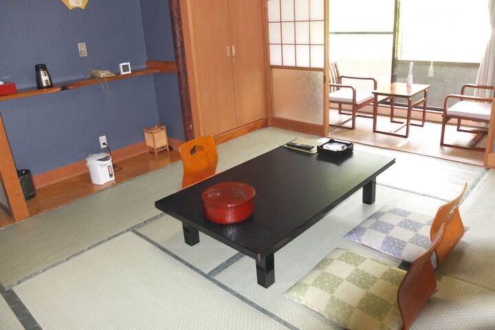 Room 12 of 82
