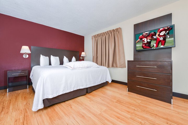 Premium King Bed Kitchenette (3 of 5)